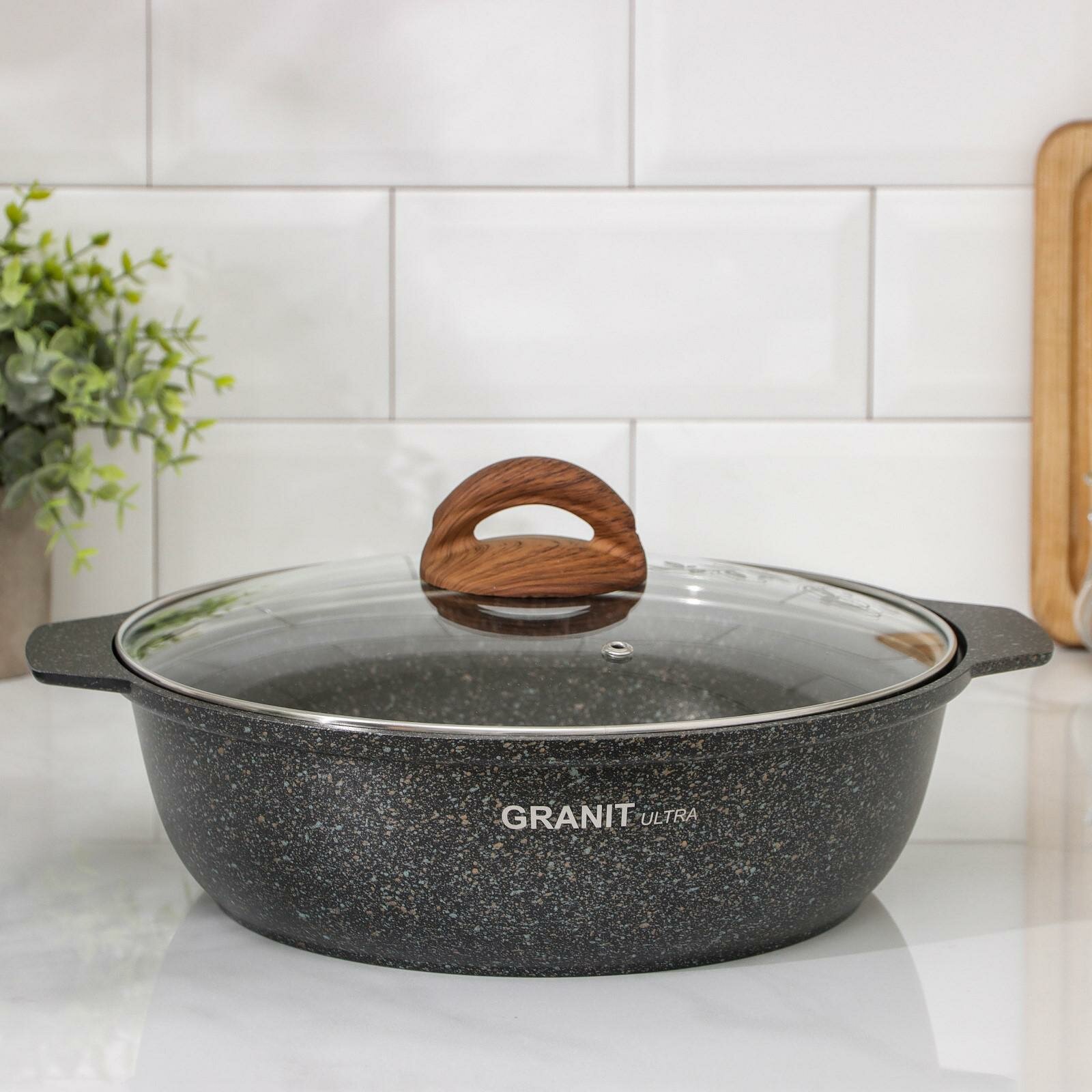 Кастрюля-жаровня KUKMARA Granit ultra original, 4 л, стеклянная крышка, антипригарное покрытие, 3 л, черный